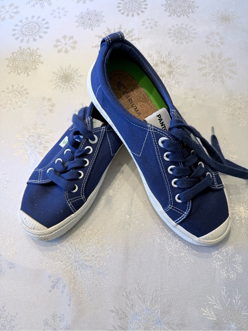 Cariuma OCA Low Top Pantone Classic Blue Canvas Sneakers Shoes Women 8
